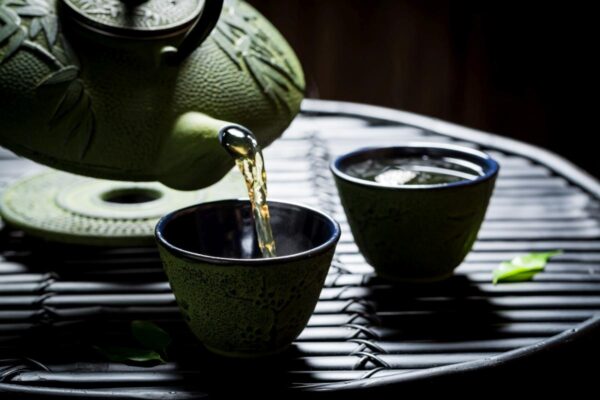 Zielona herbata. Jakie ma właściwości? Dlaczego warto ją pić?